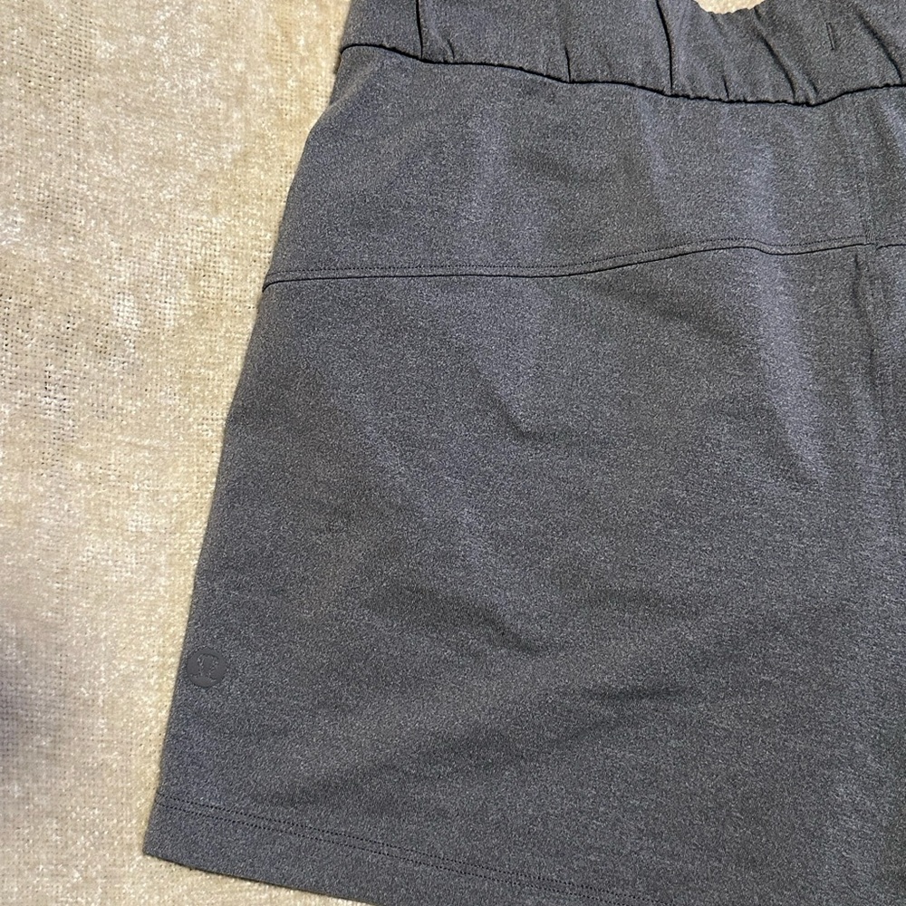 Lululemon On the Fly shorts size 6/heathered grey